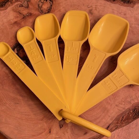 Set of 6 Daffodil Yellow Measuring Spoons - Picture 3 of 3